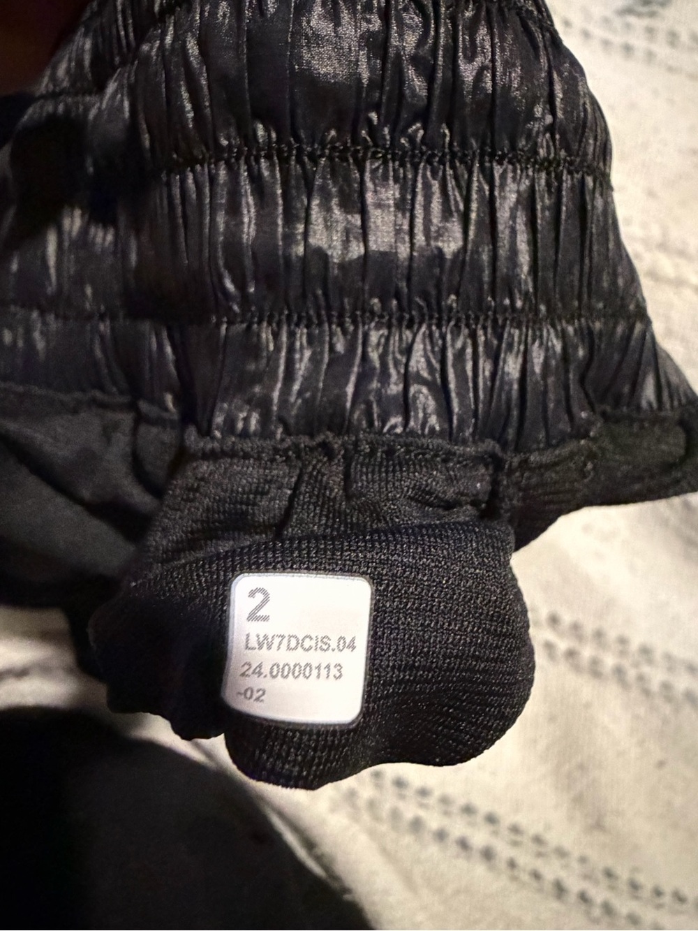 Lululemon Black Hotty Hot HR shirt 4โ NWT size 2 - Picture 3 of 3